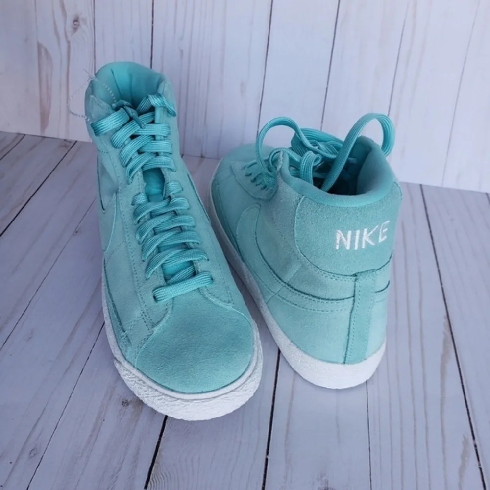 NEW Nike Boys High Top Sneakers Teal 6Y, 6.5Y